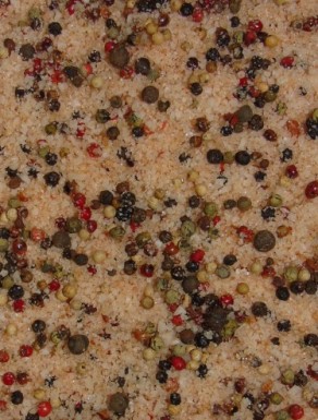 Flor de Sal with coloured pepper